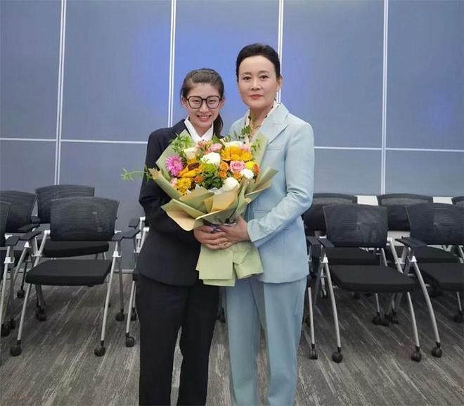 发现岁月从不败美人60岁反而更美开元棋牌看了娜仁花的老年打扮才(图2)