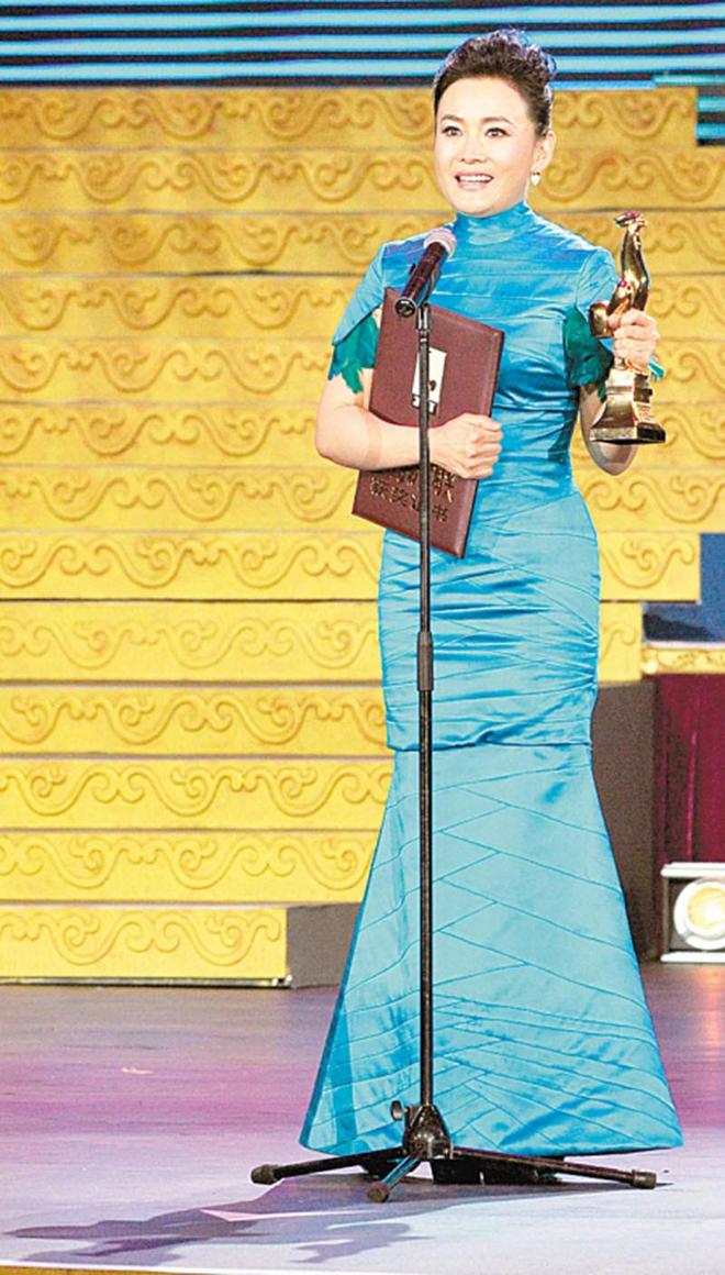 发现岁月从不败美人60岁反而更美开元棋牌看了娜仁花的老年打扮才(图7)