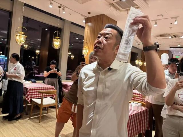 一小时却说“恶心”明天起全国所有门店上线“罗永浩菜单”开元棋牌网站西贝创始人：罗永浩方结账时攒了会员积分走后(图3)