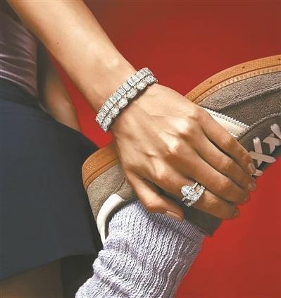 舞台 “运动化”成新风向开元棋牌试玩复古珠宝重回(图2) 舞台 “运动化”成新风向开元棋牌试玩复古珠宝重回(图2)