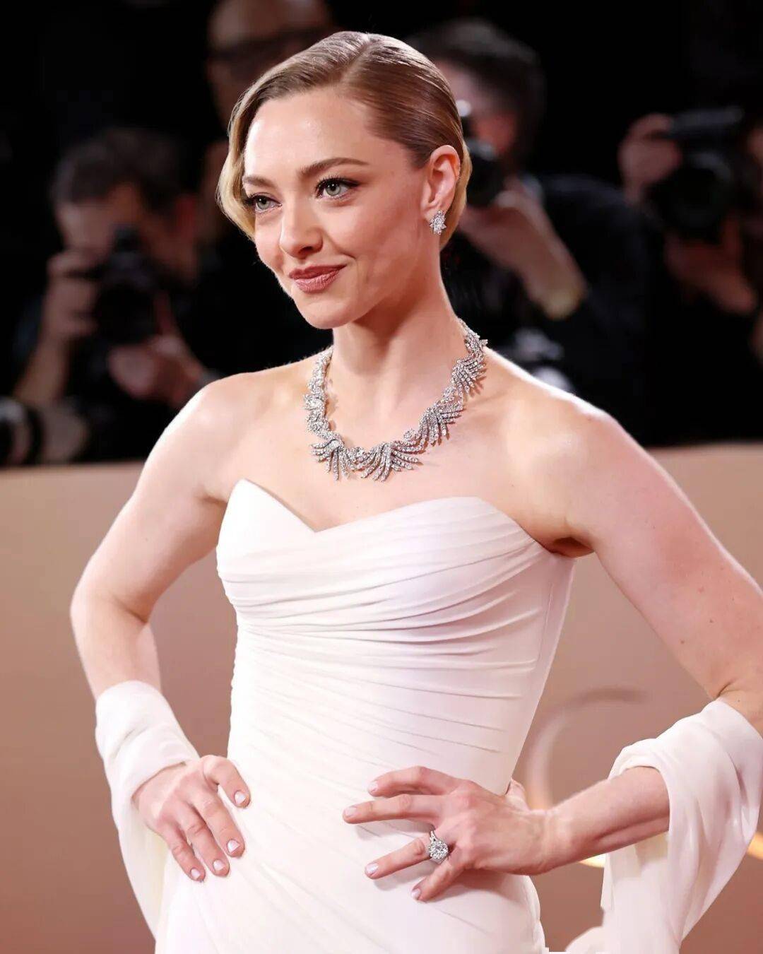 的珠宝名场面超乎想象的精彩！开元棋牌盘点2026金球奖(图3)